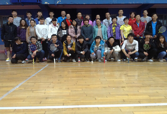 公司师生羽毛球友谊赛顺利举行