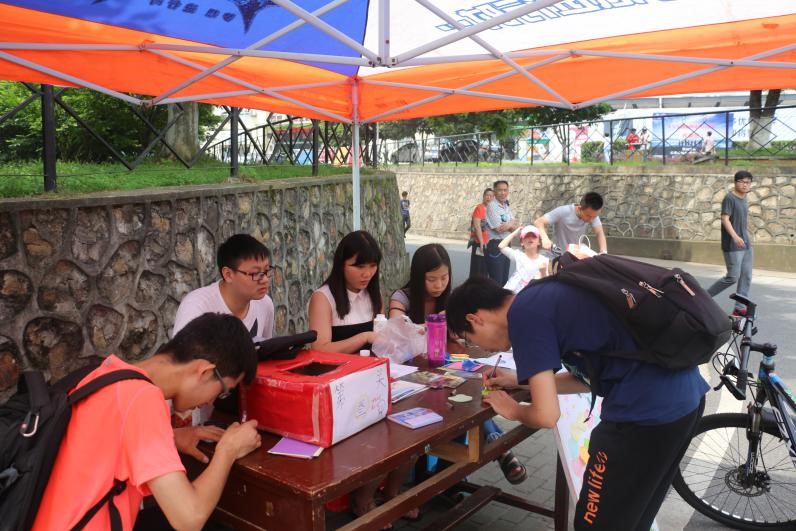 谈球吧“怀感恩之心，报三春之晖”感恩母亲节志愿活动顺利举办