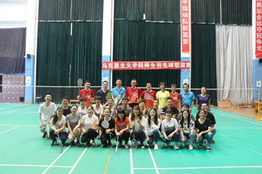 谈球吧第三届羽毛球师生联谊赛顺利举办