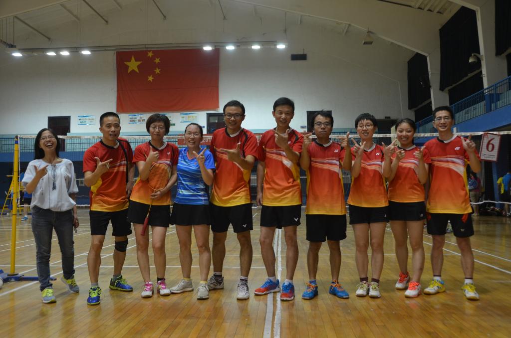 历史性突破-公司羽毛球队挺进校四强