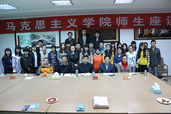 谈球吧师生座谈会顺利举行