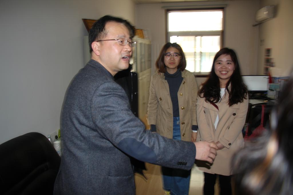 公司党委书记何光彩赴谈球吧调研